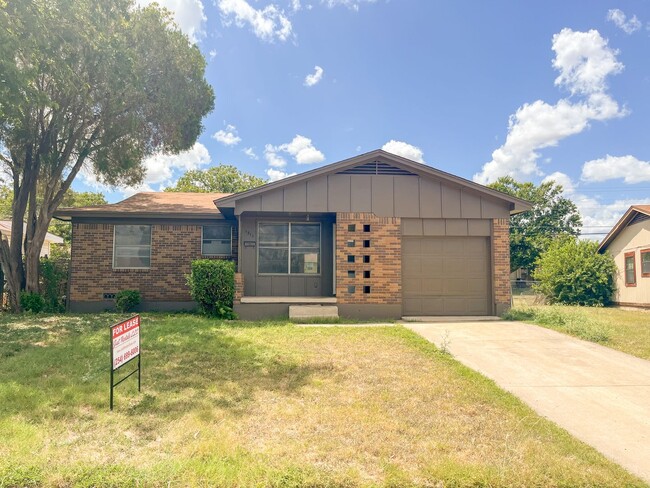 Primary Photo - Available NOW!!!! Gorgeous 3 bedroom, 1 ba...