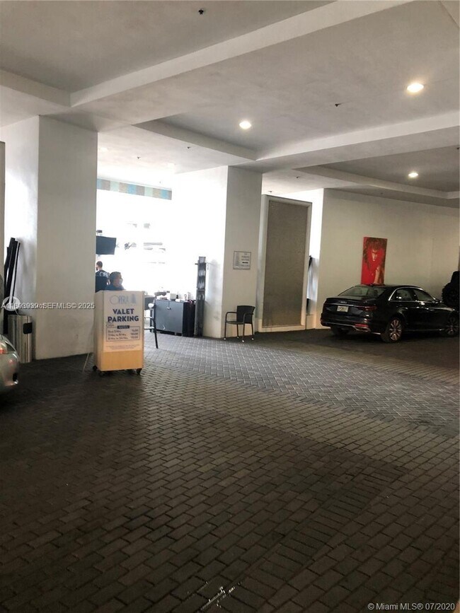 Building Photo - 1750 N Bayshore Dr