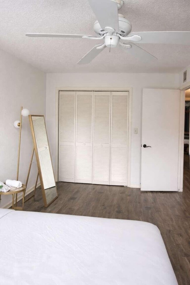 Building Photo - 6843 NW 29th Ave