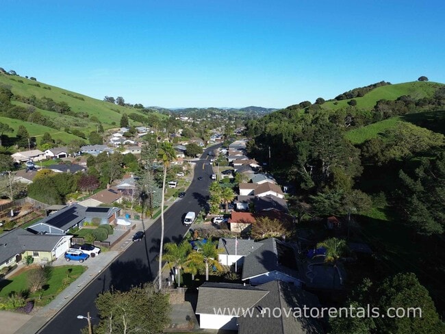 Building Photo - 2665 Center Rd