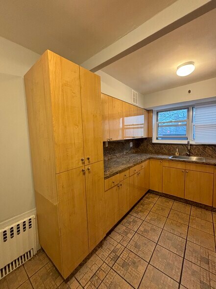 Building Photo - 2090 Bragg St