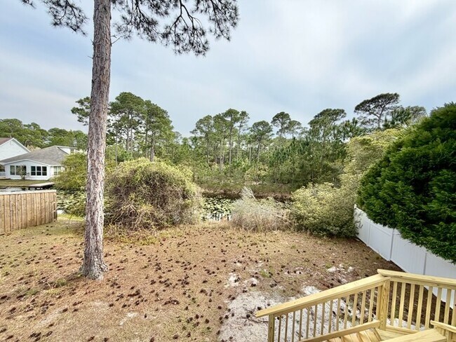 Building Photo - 81 Lake Front Dr