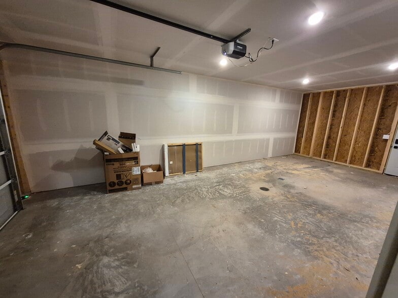 Building Photo - 318 Mill St