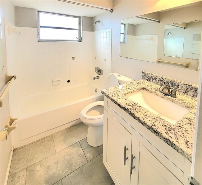 Building Photo - 4004 Grayton Dr