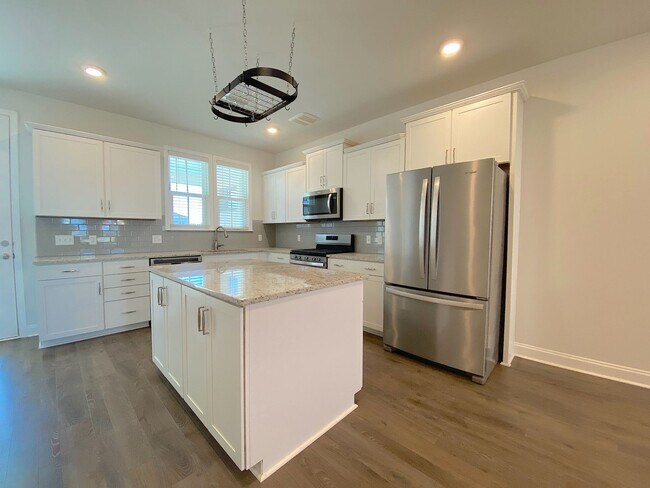 Building Photo - 354 Great Lawn Dr