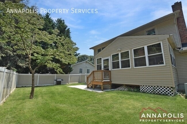 Building Photo - 700 Mt Alban Dr