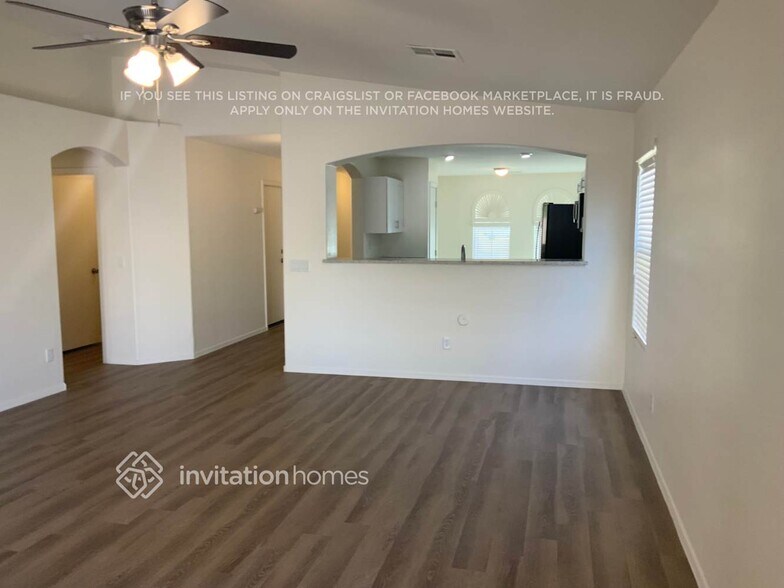 Building Photo - 10538 W Roanoke Ave