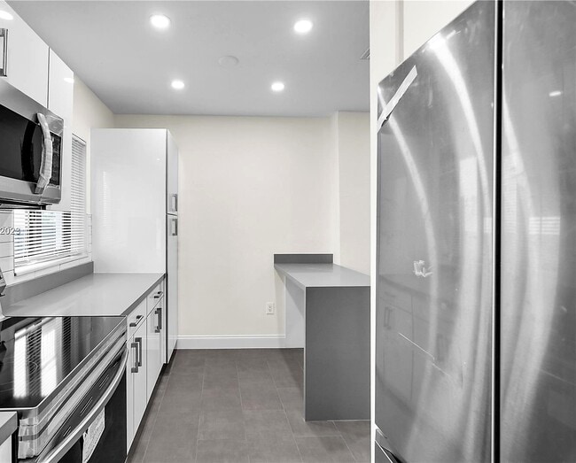 Building Photo - 3762 SW 27th Ln