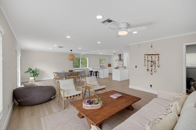 Building Photo - 802 Mallard Dr