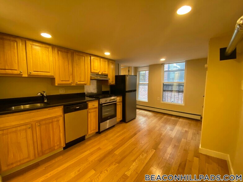 Building Photo - 232 Cambridge St