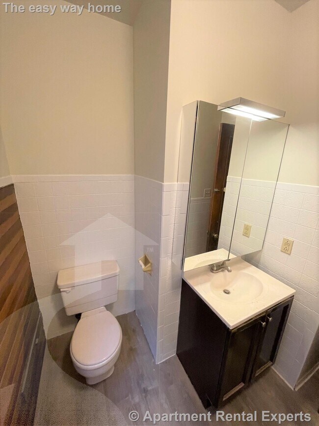 Building Photo - 14 Chestnut St