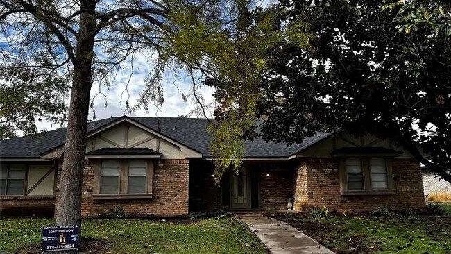 Building Photo - 1025 Cloverdale Ln