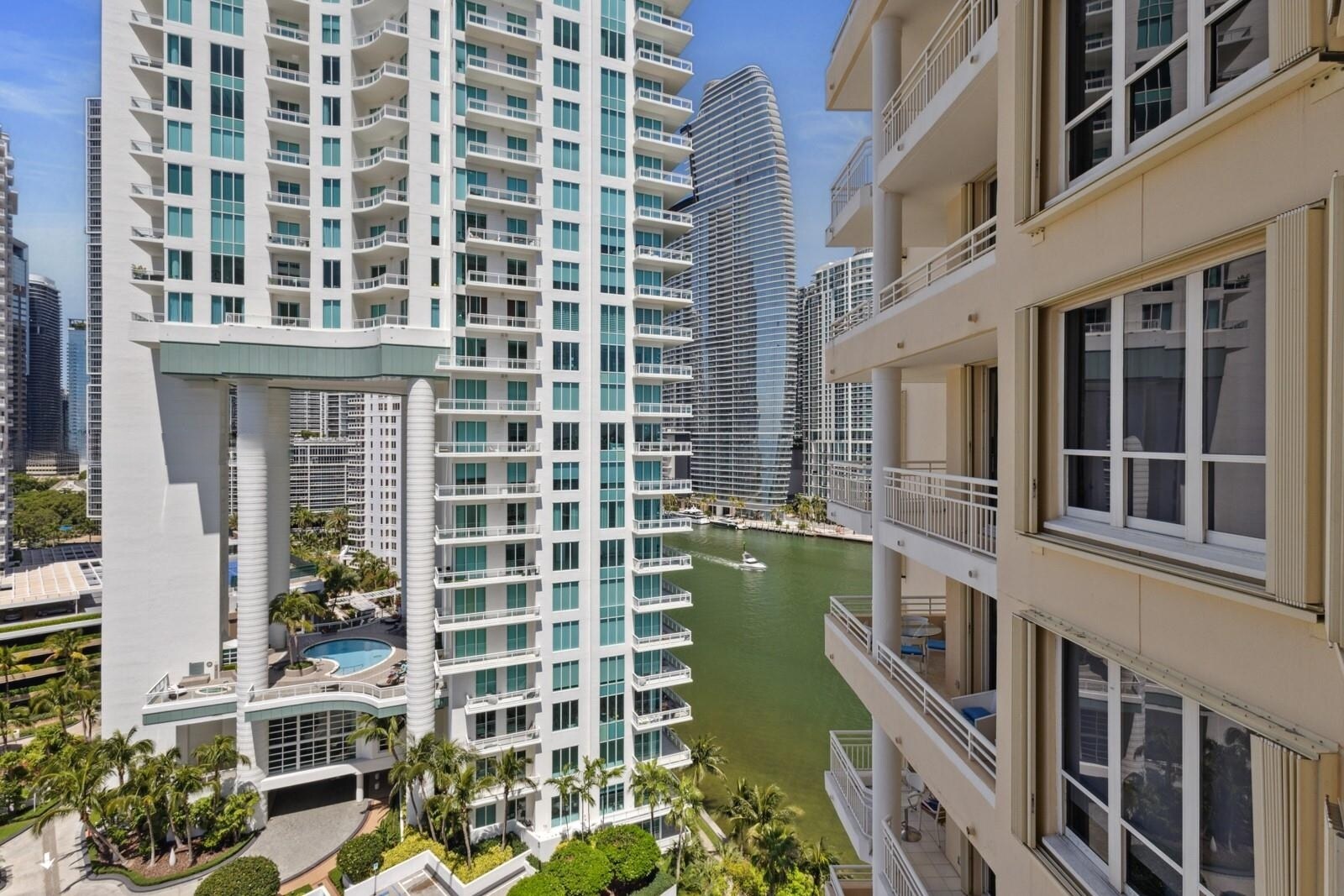 Building Photo - 888 Brickell Key Dr