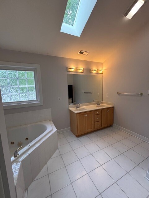 Building Photo - 8120 Castle Grove Dr