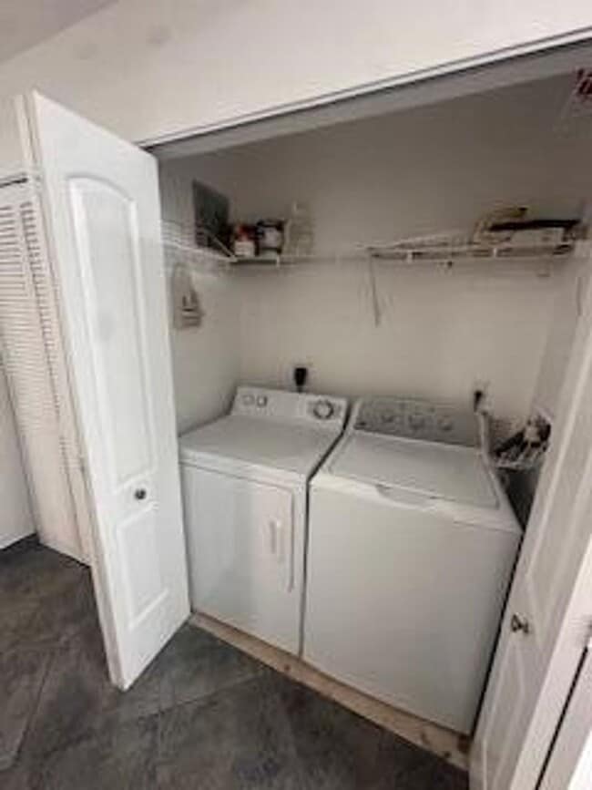 Building Photo - 233 S Federal Hwy