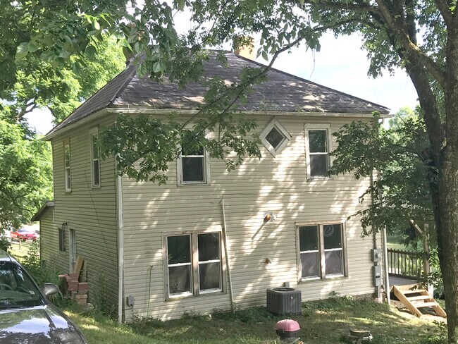 Building Photo - 1374 E Canal St