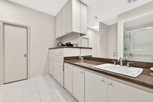 Building Photo - 3 River Hollow Ln