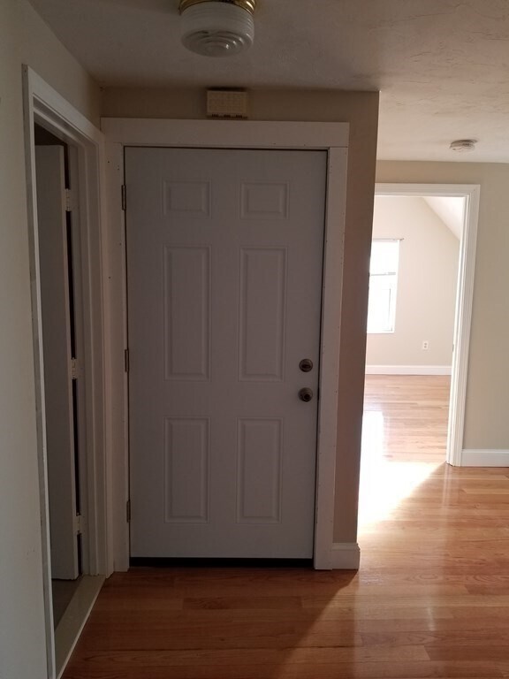 Building Photo - 593 Park St