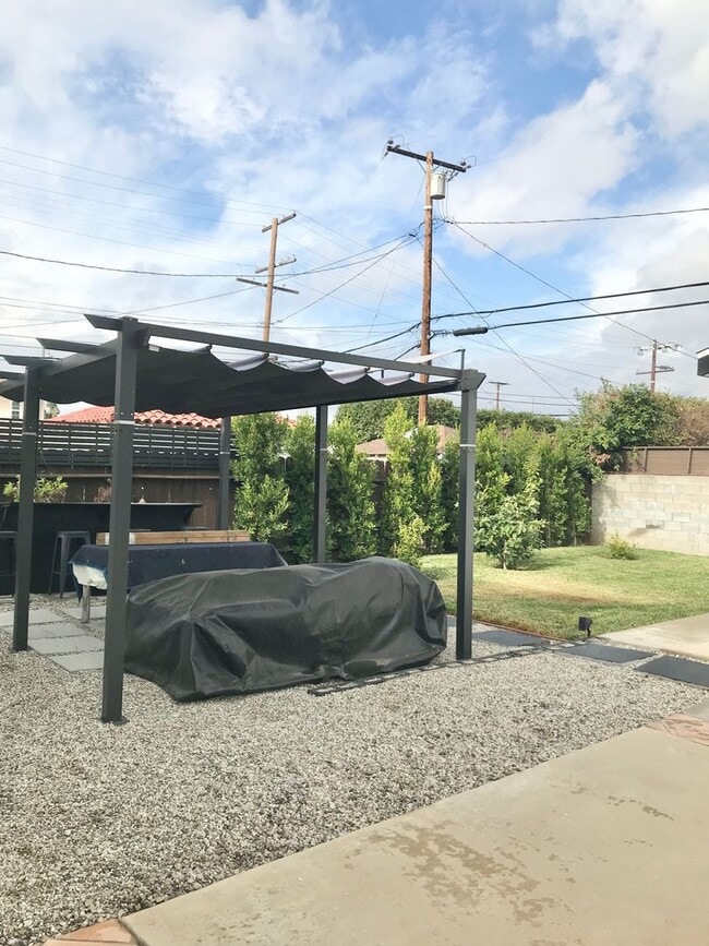 Building Photo - Gorgeous 3 Bedroom 2 Bath Updated House for Lease Near SoFi!