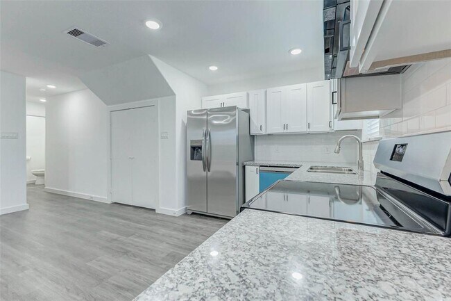 Building Photo - 8218 Bigwood St
