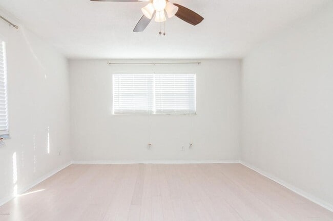 Building Photo - WONDEFUL BEACHSIDE POOL HOME - POOL CARE & LAWN CARE INCLUDED