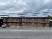 Building Photo - 805 W Hallmark Ave