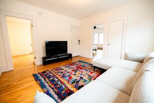 Building Photo - 1126 Jefferson St NE