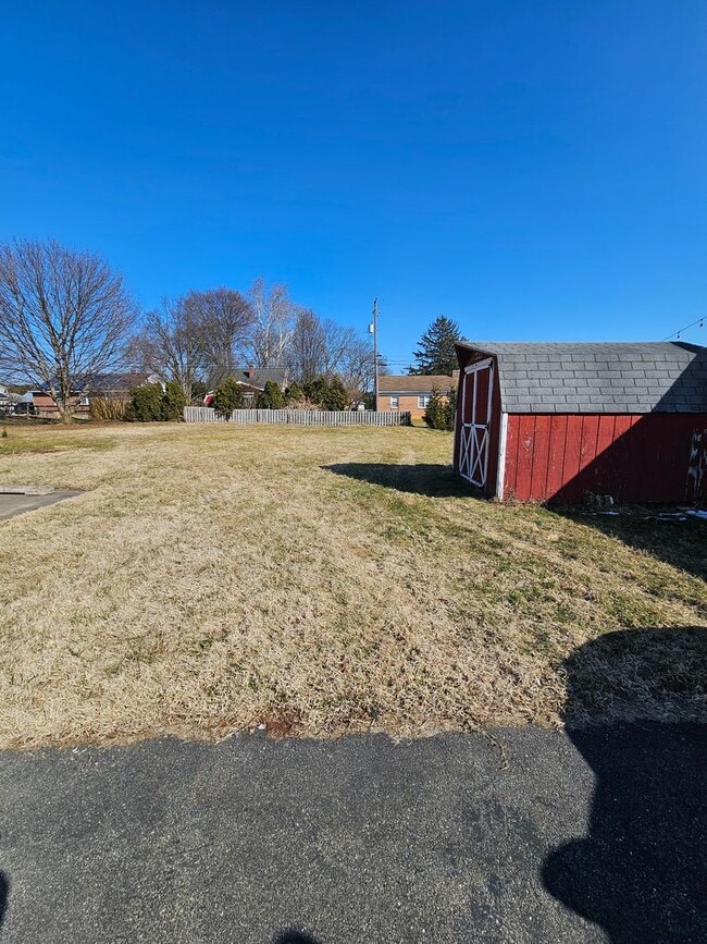 Building Photo - 923 Rohrerstown Rd