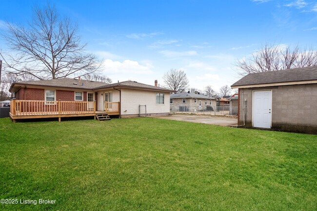 Building Photo - 7706 Poinsettia Dr