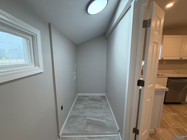 Building Photo - 1628 8th St SE