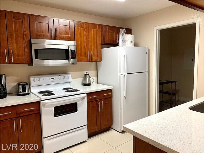 Building Photo - 6750 Del Rey Ave