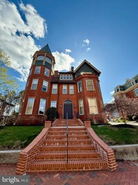 Building Photo - 1304 Delaware Ave