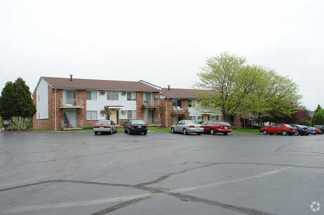 Primary Photo - Eastview Manor Apartments