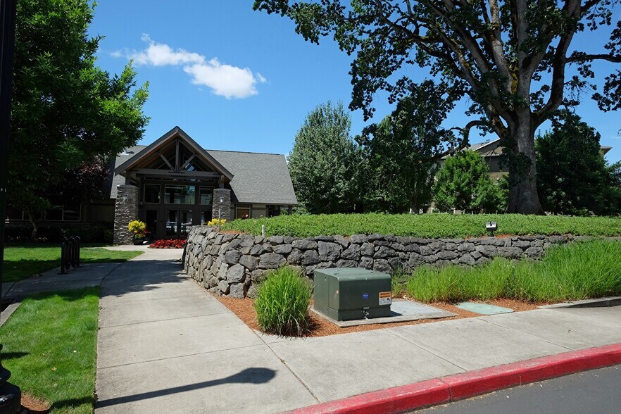 Building Photo - 618 NE Garswood Ln