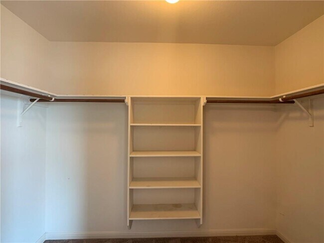 Building Photo - 2312 Nestlewood Dr
