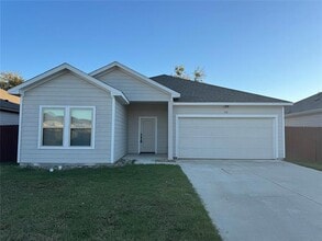 Building Photo - 142 Canales Cir