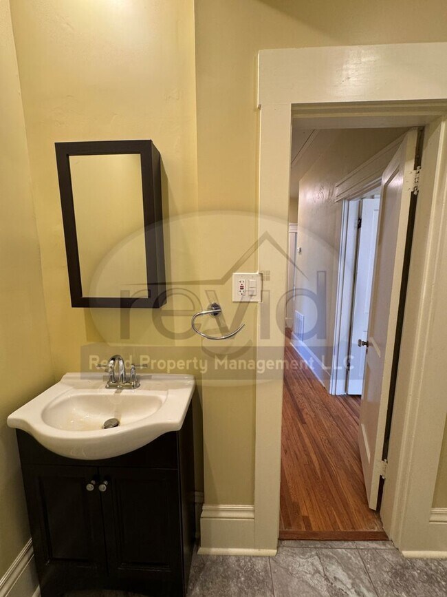 Building Photo - MALLORY 255