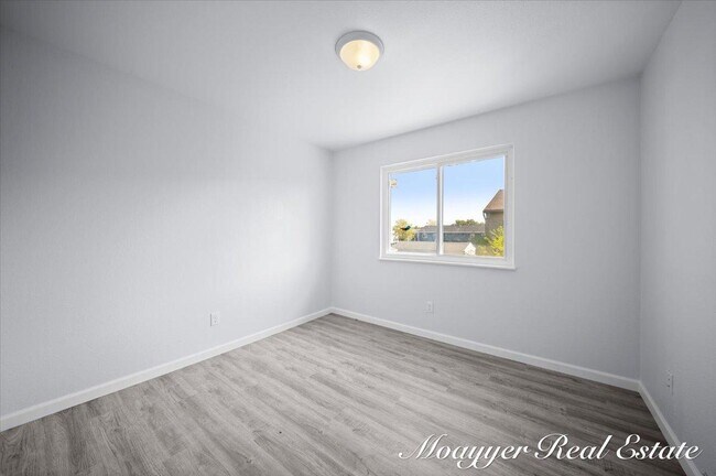 Building Photo - 1041 Abbey Ct