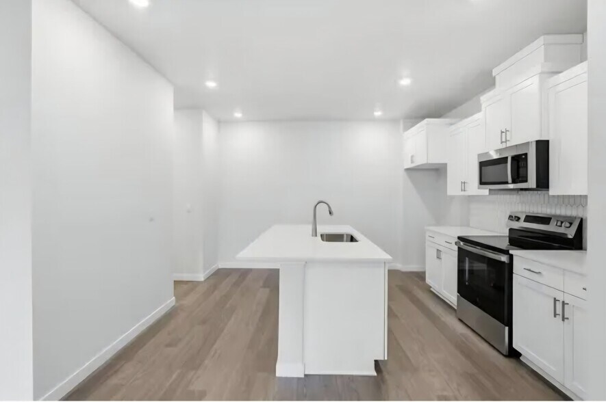 Building Photo - 406 SW 32nd St