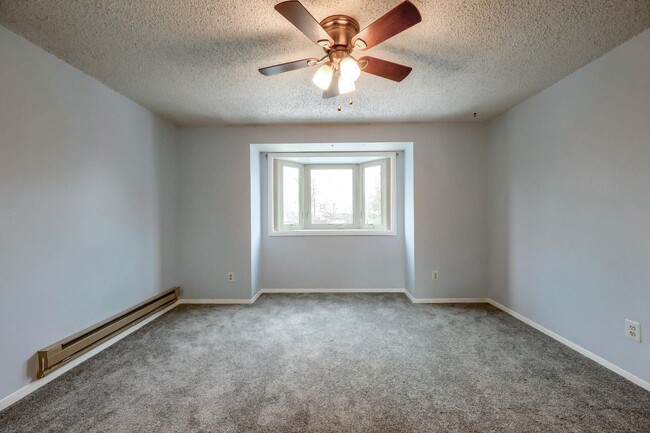 Building Photo - Two Bedroom Townhouse in Wheat Ridge!