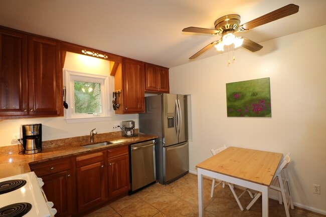 Building Photo - COMING SOON - 4Bed/2.5Bath Raised Rambler in Bannockburn near Glen Echo Park!