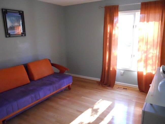 Building Photo - 10040 Stonemill Rd