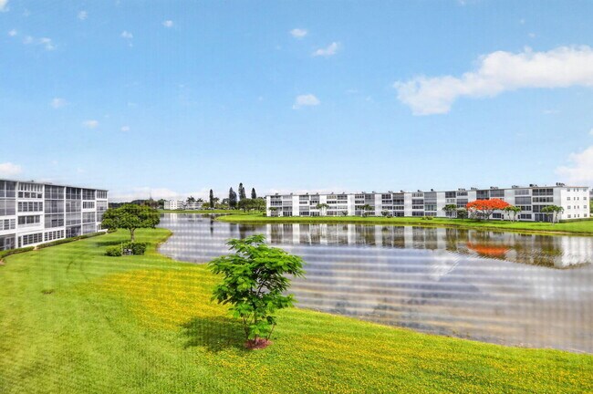 Building Photo - 3045 Cornwall C