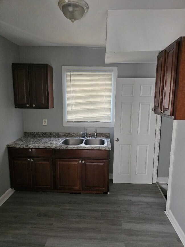 Building Photo - 5056 Bewick St