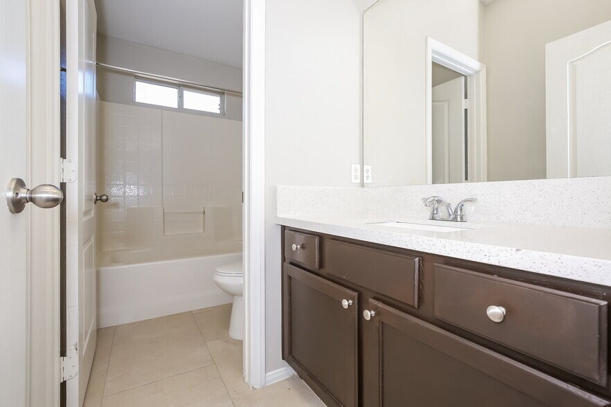 Building Photo - 5238 Olive Dale Ct