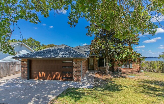 Primary Photo - 3349 Eagle Point W Ave