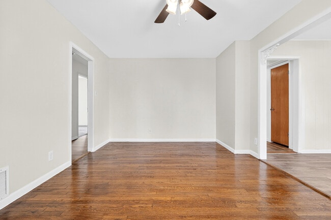 Building Photo - 1302 Redondo Dr