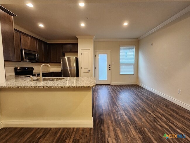 Building Photo - 340 Untermaier St