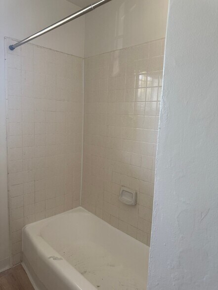 Building Photo - 1538 N Detroit St