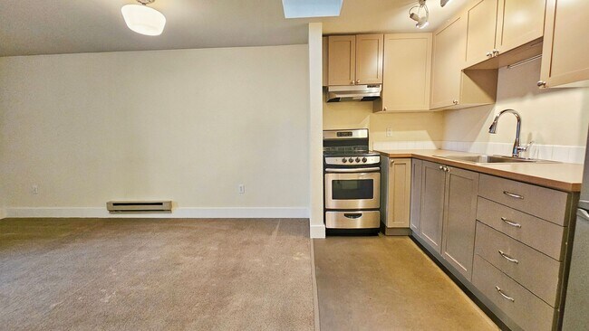 Building Photo - 1419 Boylston Ave